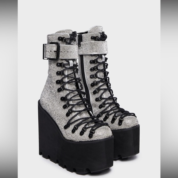 Crystal Traitor Boots & Matching Fanny Pack - Picture 1 of 8